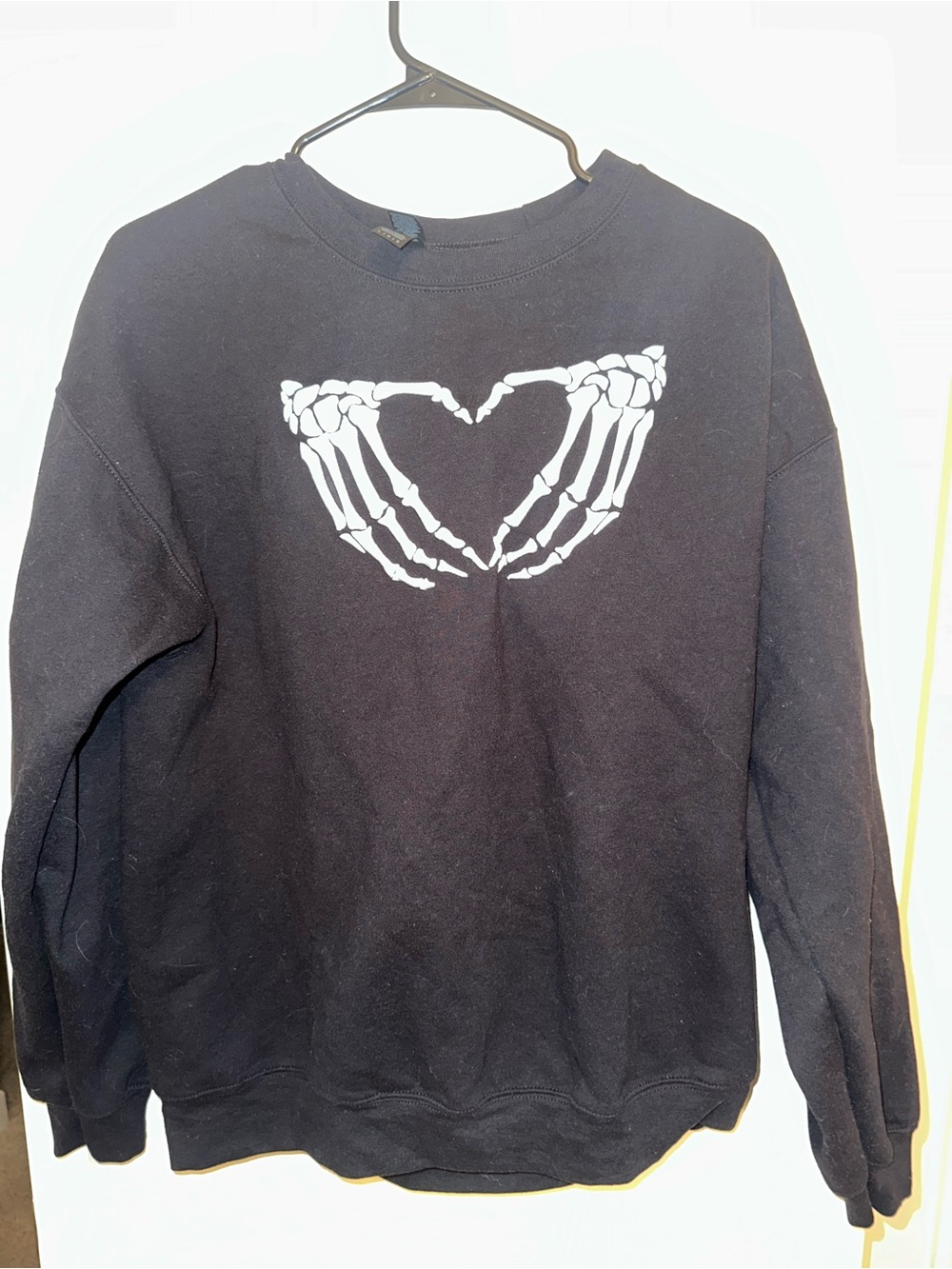 Gildan Black Crewneck Sweatshirt with Skeleton Hand Heart Graphic